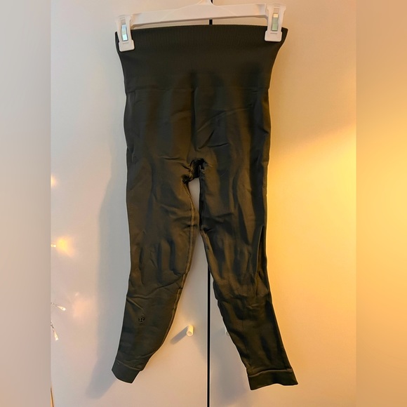 Set of 3! Lululemon Compression Leggings! 💚💙🖤 - Picture 3 of 7